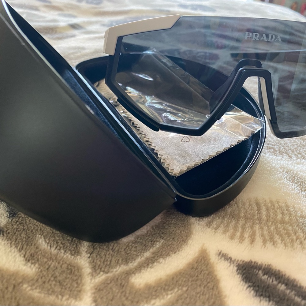 Prada sun glasses
